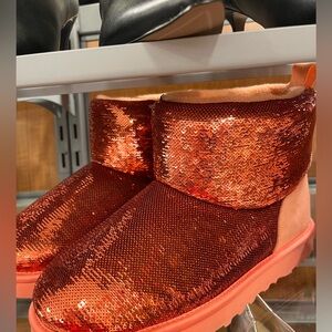Brand new size 8 sequin Uggs
